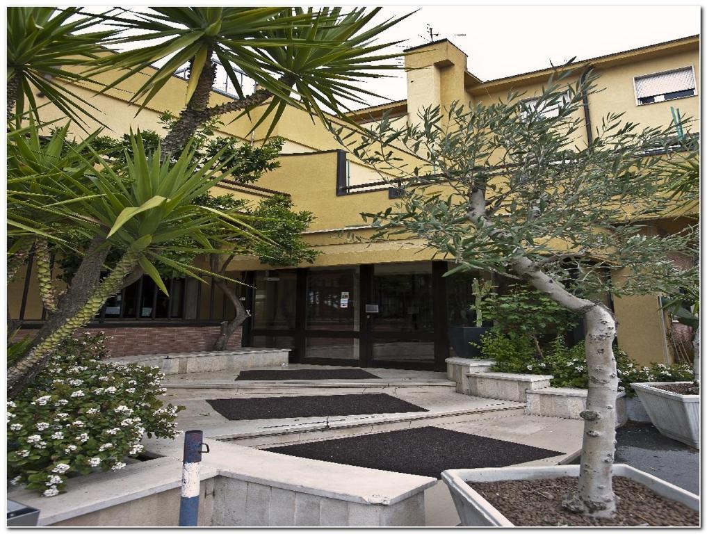 Hotel Veronese Cerignola Buitenkant foto