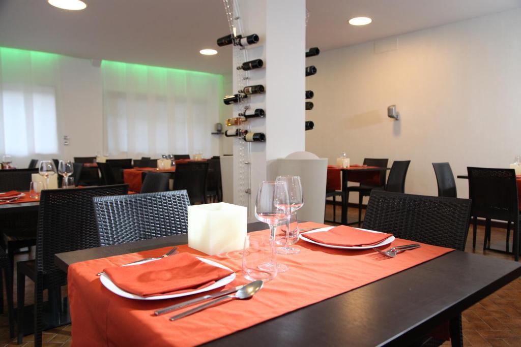 Hotel Veronese Cerignola Buitenkant foto