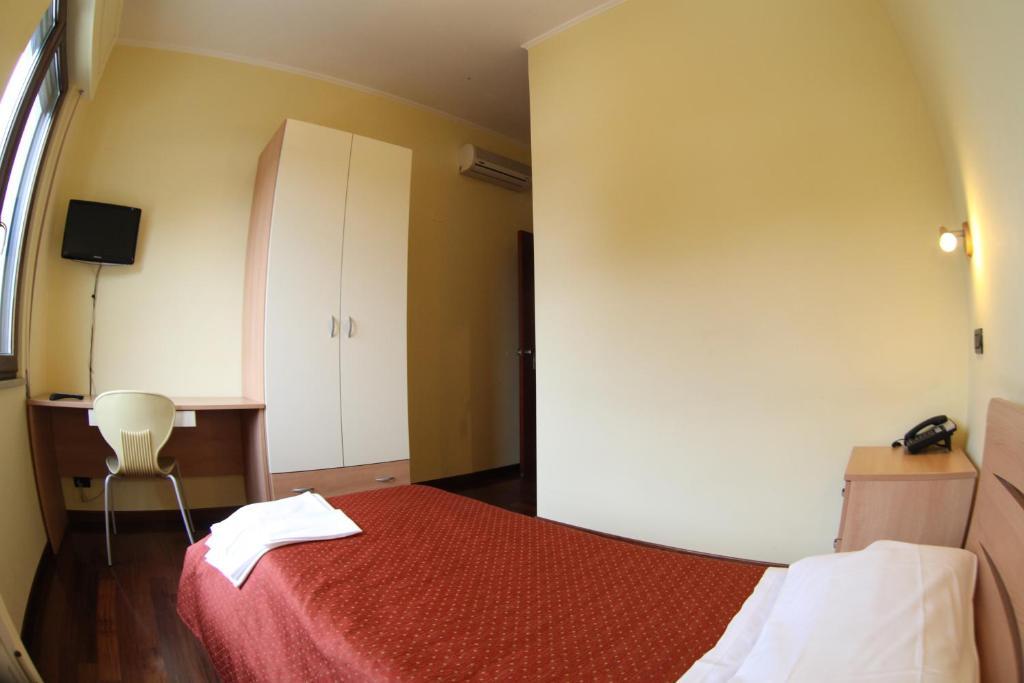 Hotel Veronese Cerignola Kamer foto